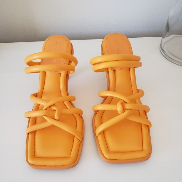 Savanna Heel Circus by Sam Edelman - Picture 2 of 11